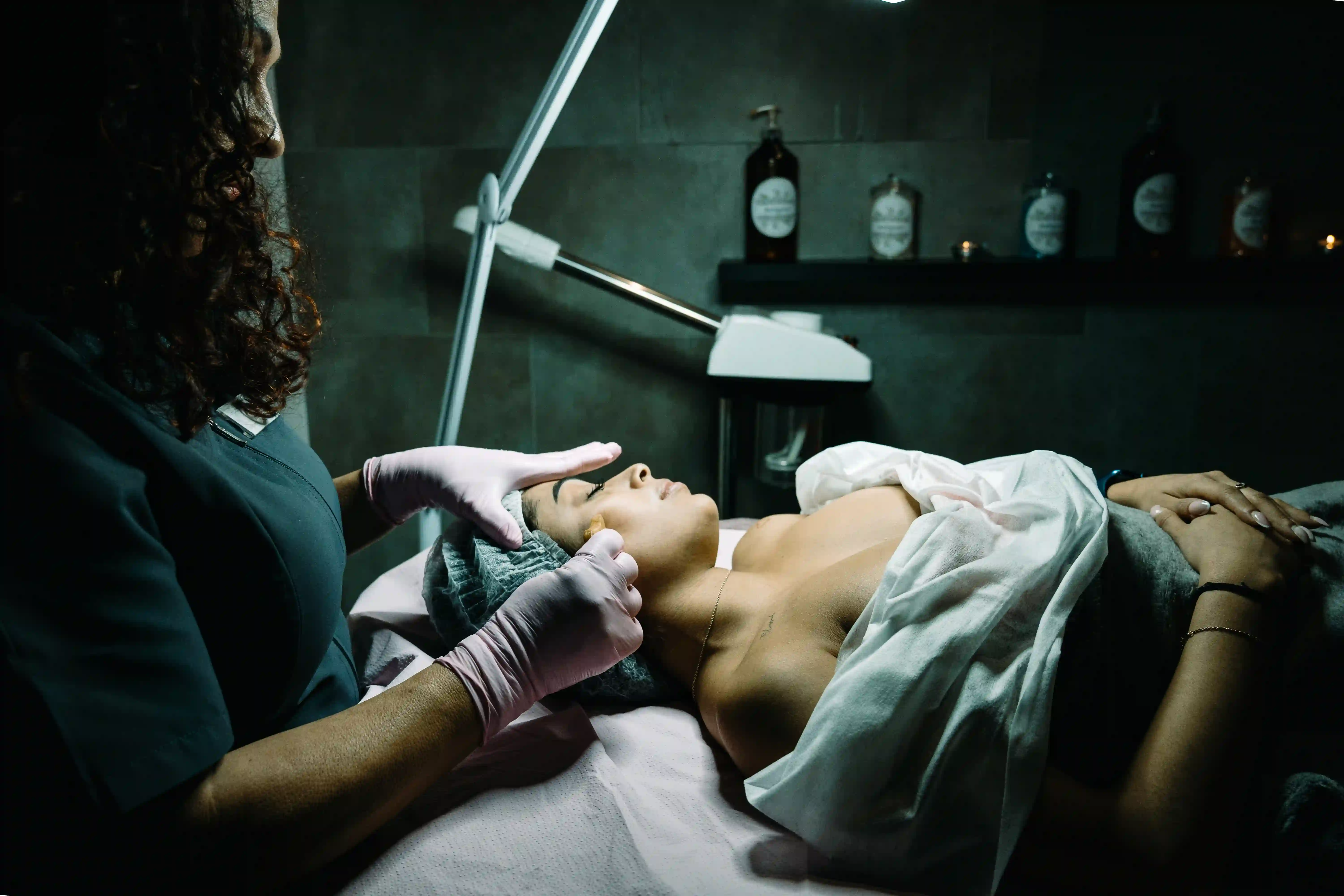 Tratamiento facial en cabina